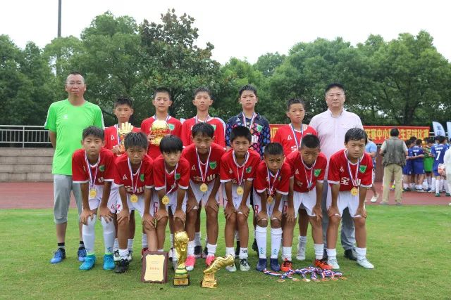 中国男篮首战结束 这6人已确定离队，焦泊乔虽砍11分 依旧难以留下